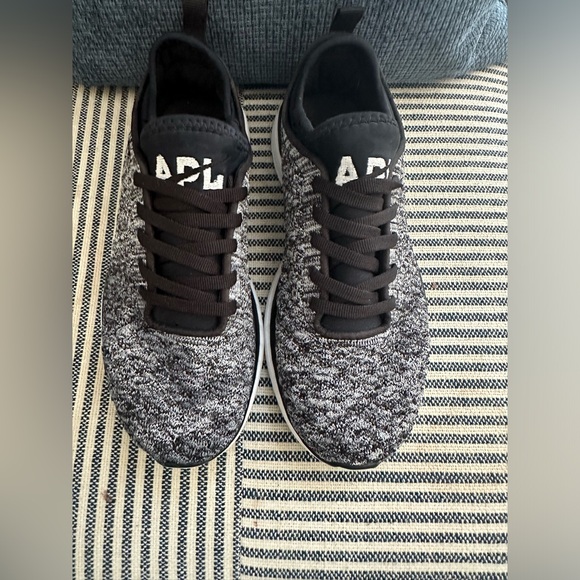 Stylish Women's TechLoom Phantom Running Shoe in Black/White/Melange - Size 5.5 - Picture 3 of 10